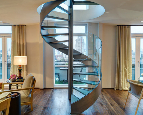 Innen-/moderne gewundene Stahltreppe im Freien mit rostfreier Balustrade