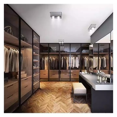 Klassischer Stoff-Garderoben-Weg im Wandschrank, Dachboden-Weg im Wandschrank-Garderoben-Glas