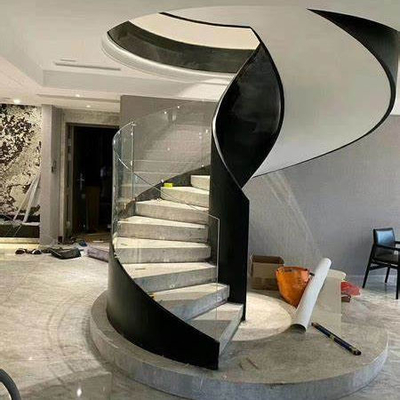 Kundengebundener Marmorgewundener Treppen-Stahlbogen-lamellierter Glasschritt