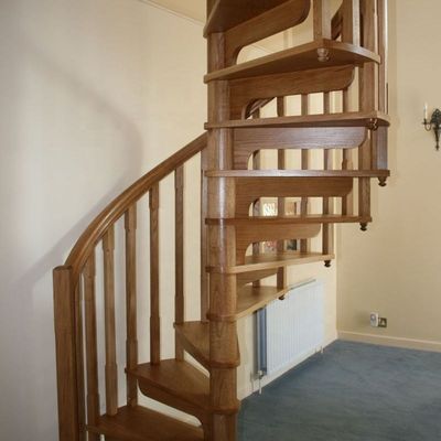 Wendeltreppe aus massivem Eichenholz für den Innenbereich, einfache Installation