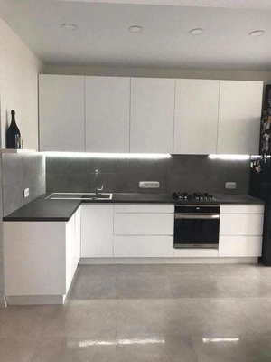 Moderner Fertigschrank RTA Küchenschrank mit Sensorschalter