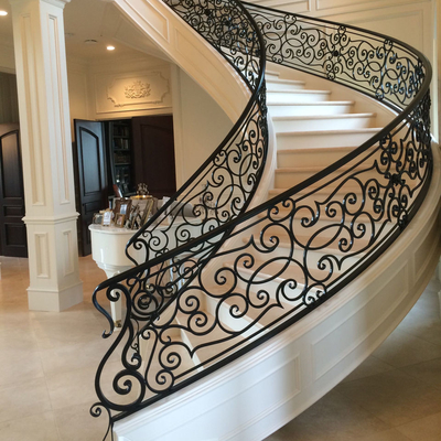 12 mm geschwungene Treppe aus gehärtetem Glas, Schmiedeeisen, Holz, für Eisenbalustrade