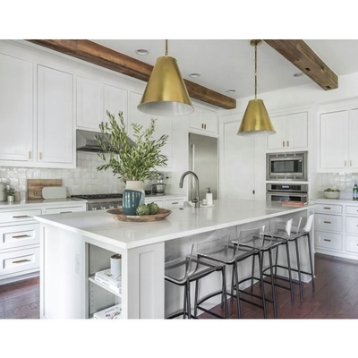 Bereiten Sie vor, um feste hölzerne weiße Shaker Style Modular Wood Kitchen-Kabinette zusammenzubauen