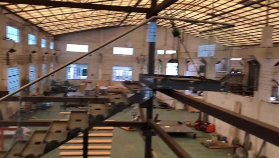 Australische Art-tritt Innenraumersparnis-Dachboden-Treppenhaus-Holz sich hin- und herbewegende gerade Treppe