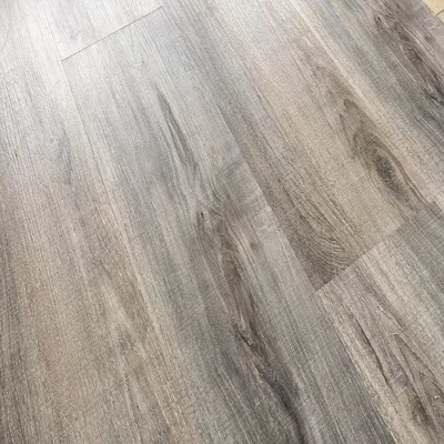 Rauch-Grau 4mm 5mm 6mm Boden-wasserdichter hölzerner Korn-Klicken-Vinylplanken-Bodenbelag PVCs SPC