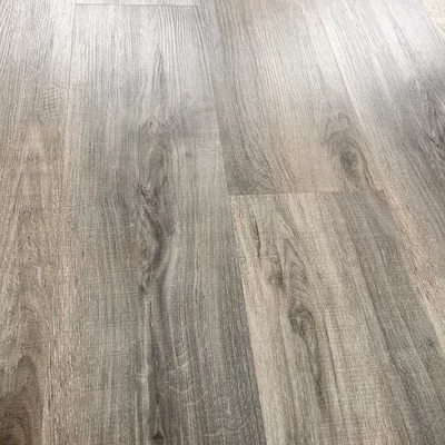 Rauch-Grau 4mm 5mm 6mm Boden-wasserdichter hölzerner Korn-Klicken-Vinylplanken-Bodenbelag PVCs SPC