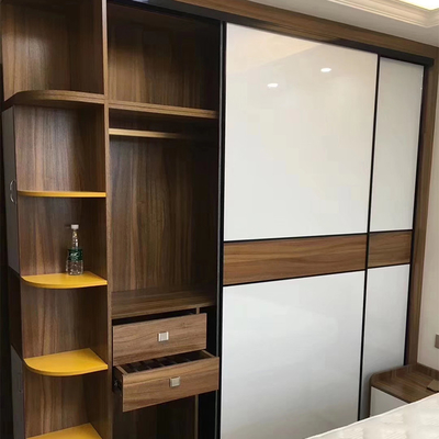 Kundengebundener glatter weißer Weg in der Wandschrank-wasserdichten Garderobe mit Frisierkommode