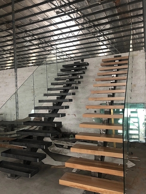 L-förmige Raumersparnis-Wendeltreppe-festes Holz-moderne sich hin- und herbewegende Treppe für Haus