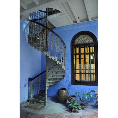 Antirost gebogene Raumersparnis-Dachboden-Wendeltreppe-Landhaus-kundenspezifische Eisen-Spiralen-Treppe