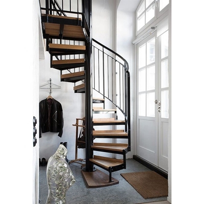 Antirost gebogene Raumersparnis-Dachboden-Wendeltreppe-Landhaus-kundenspezifische Eisen-Spiralen-Treppe