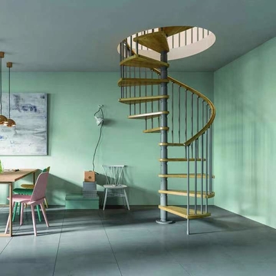 Raumersparnis-Wendeltreppe-hölzerne Schritt-Balkon-Treppe ISO9001 BV Innen