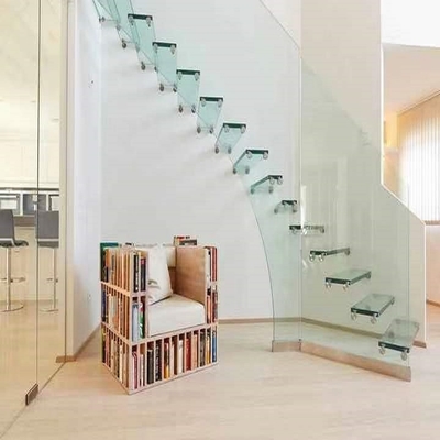 Raumersparnis-Glaswendeltreppe