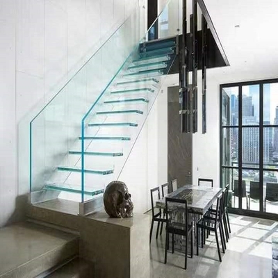 Raumersparnis-Glaswendeltreppe